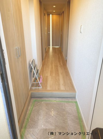 ダイアパレス西別院の玄関|玄関内部　玄関から見たリビング方面