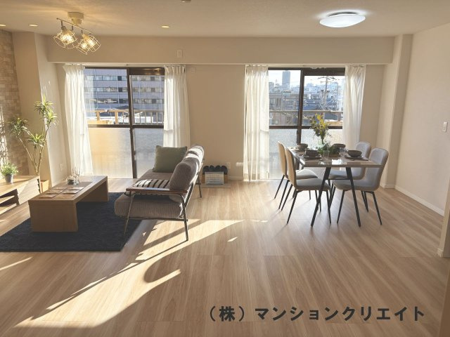 ダイアパレス西別院の居間・リビング|LDK18.3帖　リビングは南面なので明るい日差しが降り注ぎます
