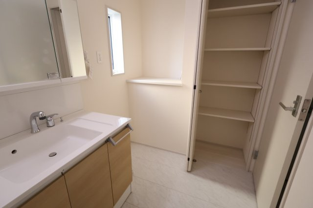 《仲介手数料無料》岩槻区上里１丁目4-18(2号棟)新築一戸建てブルーミングガーデンのランドリースペース