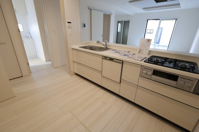 《仲介手数料無料》岩槻区上里１丁目4-18(2号棟)新築一戸建てブルーミングガーデンのキッチン