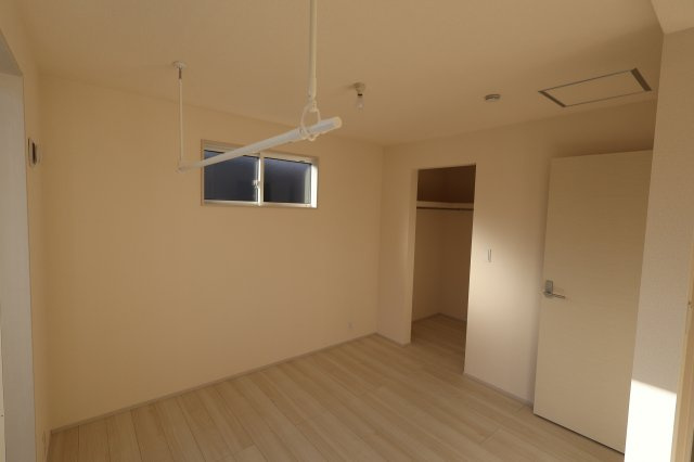 《仲介手数料無料》岩槻区上里１丁目4-18(2号棟)新築一戸建てブルーミングガーデンの洋室