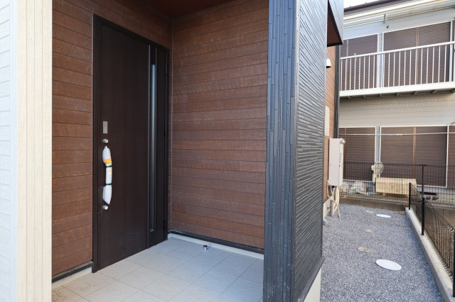 《仲介手数料無料》岩槻区上里１丁目4-18(2号棟)新築一戸建てブルーミングガーデンの玄関