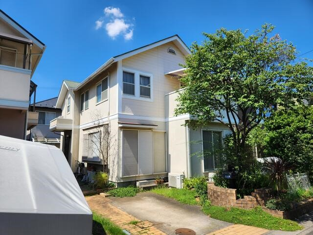 ふじみ野市桜ケ丘３丁目の中古一戸建の外観|南向きのため陽当り良好♪
部屋数豊富な5LDK中古一戸建て！
資料請求やご見学などお気軽にお問い合わせください。