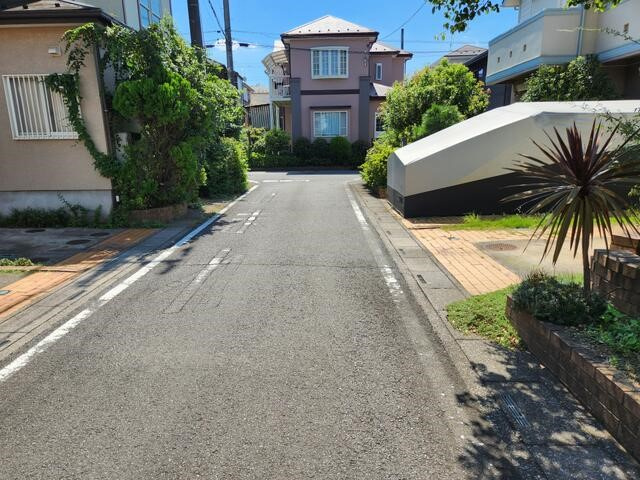 ふじみ野市桜ケ丘３丁目の中古一戸建の前面道路含む現地写真|南東側4.5ｍ公道