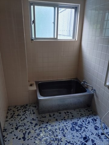 洲本市由良　冷凍冷蔵庫跡地の浴室|お風呂です