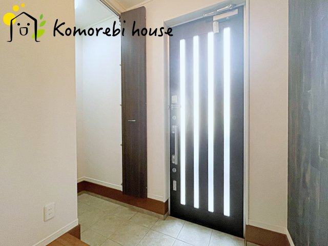 上尾市大字西門前　中古一戸建ての玄関|落ち着いた玄関です