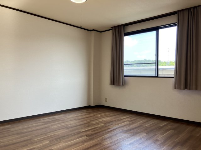 勇建ビルの居間・リビング