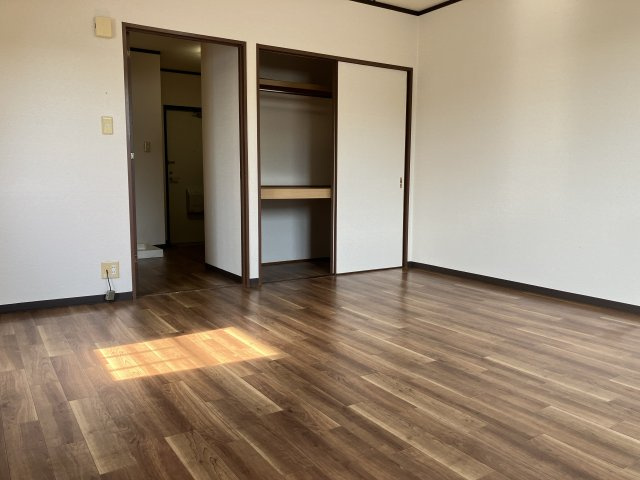 勇建ビルの居間・リビング