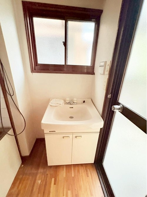 太秦棚森町の独立洗面台|【洗面】
『百聞は一見にしかず』いつでもご見学大歓迎です☆お気軽にお問い合わせください☆