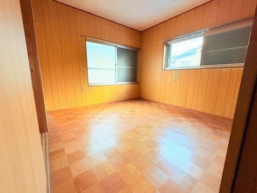 太秦棚森町の洋室|２階約４.５帖の洋室です。
まずはお電話を！お問い合わせください♪