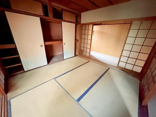 太秦棚森町の和室|【和室】
押し入れが付いてる１階４.５帖の和室です♪