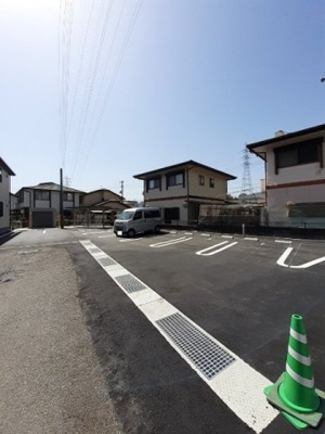 【駐車場】 | コンフォート末武中 | 車をお持ちの方に嬉しい駐車場付きの物件です