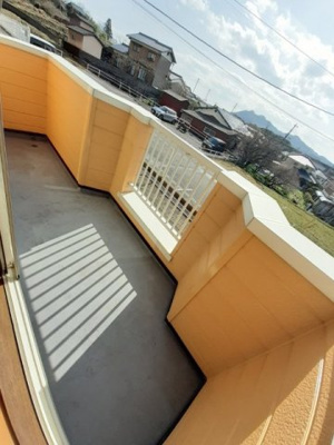 【バルコニー】 | アンソレイユＴＮ | 外からの目が気にならないバルコニーで洗濯物が干せます