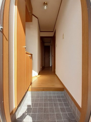 【玄関】 | アンソレイユＴＮ | 明るい玄関です