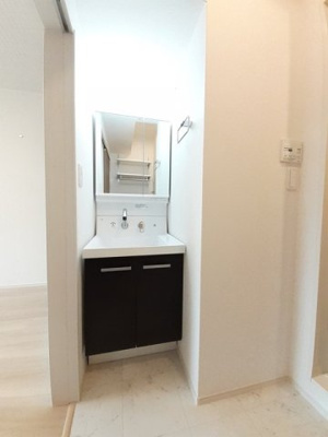 【洗面所】 | 鈴蘭館Ⅲ | コンパクトで使いやすい洗面所