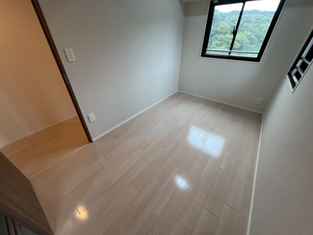 シャリエ和歌山大学前ヴェリテの洋室