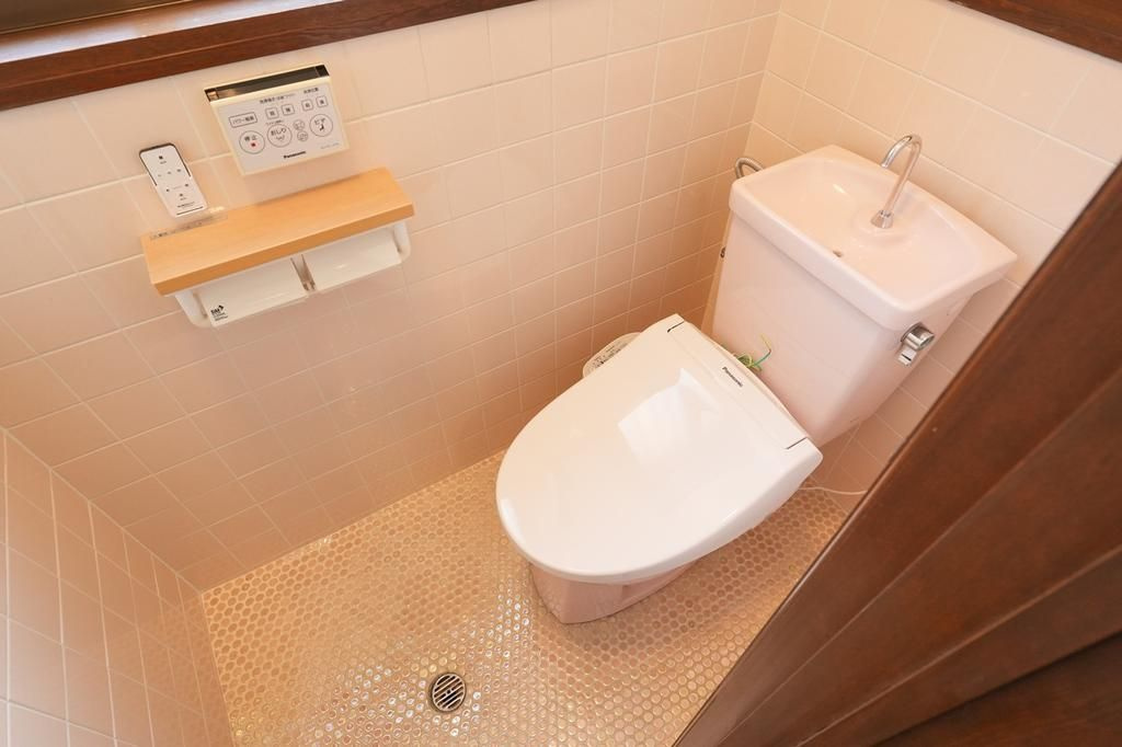 六十谷戸建のトイレ