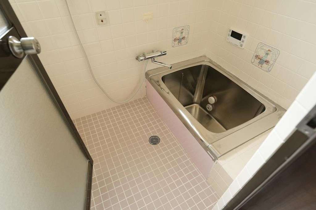 六十谷戸建の浴室