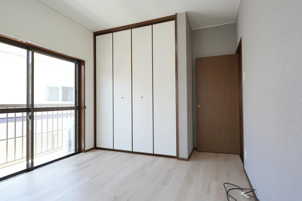 六十谷戸建の洋室