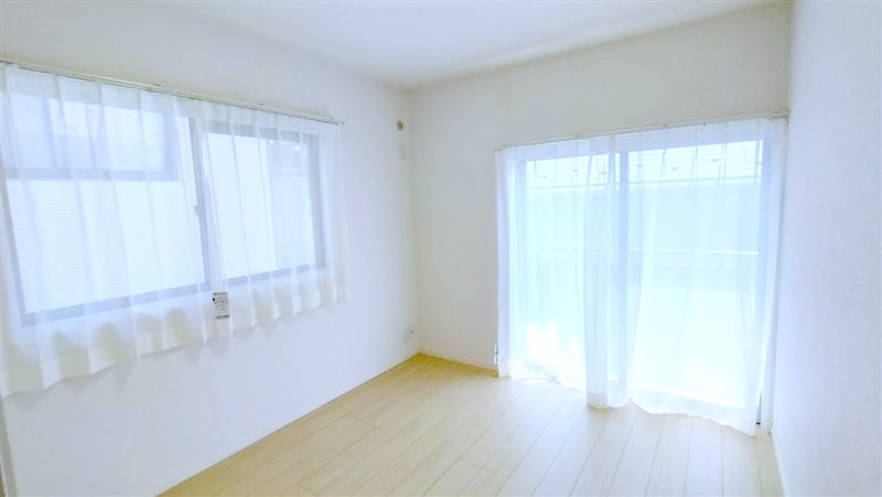 鎌倉市稲村ガ崎五丁目戸建の洋室