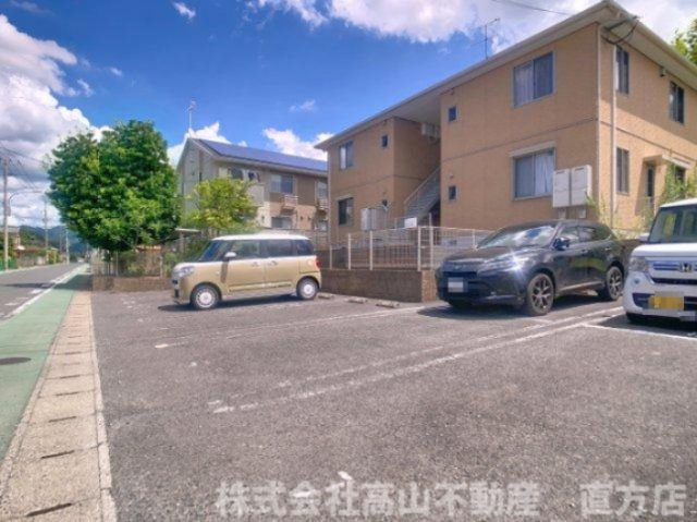 ファミーユの駐車場