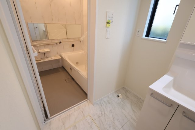 《仲介手数料無料》南区辻４丁目15-15新築一戸建てハートフルタウンのランドリースペース|撮影日 2025年11月15日 15:30 晴れ