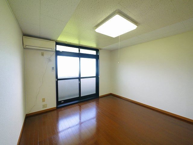 ディアーレコトブキA棟の洋室|落ち着いた色調の洋室です