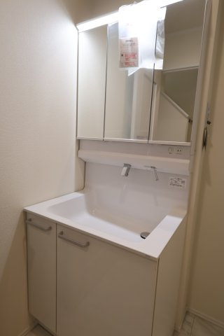 【独立洗面台】 | 《仲介手数料無料》南区辻４丁目15-15(B号棟)新築一戸建てハートフルタウン | 撮影日 2025年11月15日 15:30 晴れ