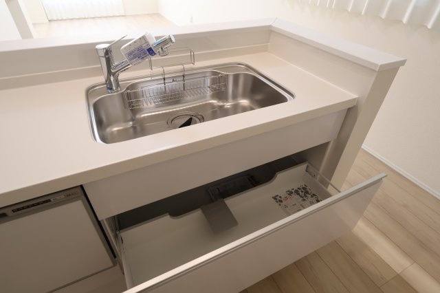 【キッチン】 | 《仲介手数料無料》南区辻４丁目15-15(B号棟)新築一戸建てハートフルタウン | 撮影日 2025年11月15日 15:30 晴れ