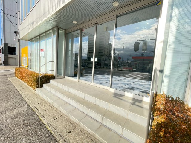 GA豊田ビルのエントランス