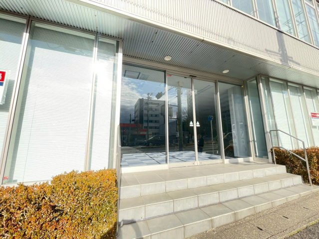 GA豊田ビルのエントランス