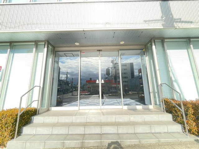 GA豊田ビルのエントランス