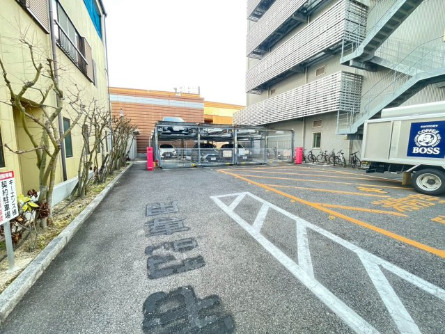 GA豊田ビルの駐車場