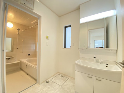 【独立洗面台】 | 那覇市識名（全2棟） | ※同仕様写真です