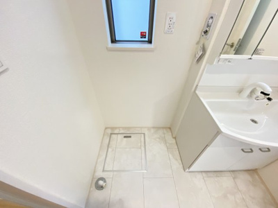 【ランドリースペース】 | 那覇市識名（全2棟） | ※同仕様写真です