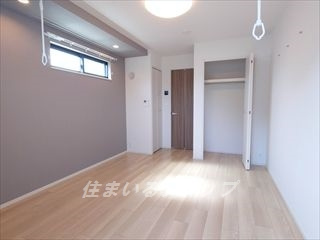 広島市安佐北区亀山２丁目のアパートの寝室