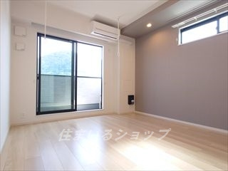 広島市安佐北区亀山２丁目のアパートの居間・リビング|エアコン付き