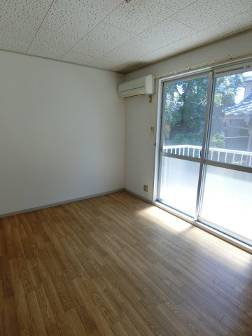 アーバン錦町の洋室
