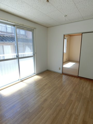 アーバン錦町の洋室