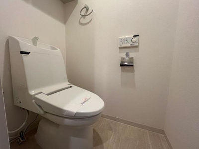 【トイレ】 | コスモリード新宿余丁町 | ※写真は同タイプ住戸です。