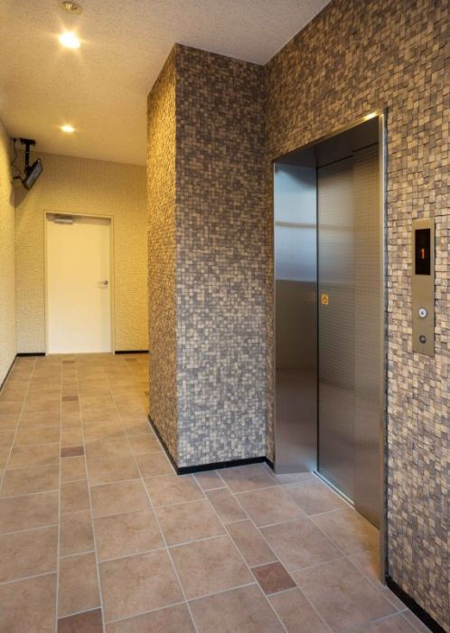 Riz Grande花畑駅前のロビー|エレベーター付きのマンションです★