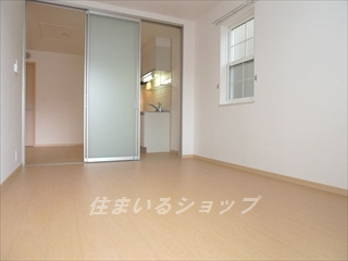 安芸高田市甲田町高田原のアパートの居間・リビング