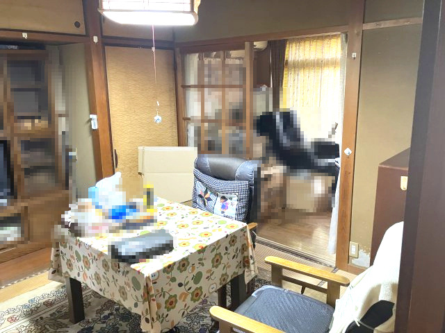 九日市中町　中古戸建　8DKの居間・リビング