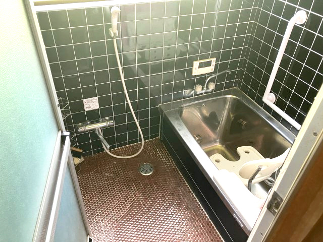 九日市中町　中古戸建　8DKの浴室