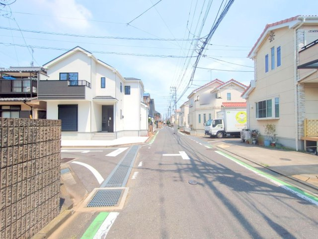 ふじみ野市桜ケ丘３丁目の新築一戸建の前面道路含む現地写真|北東側6m公道です。