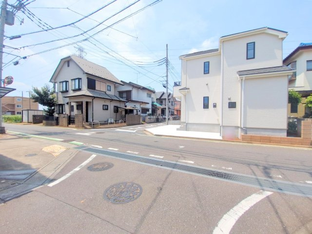 ふじみ野市桜ケ丘３丁目の新築一戸建の前面道路含む現地写真