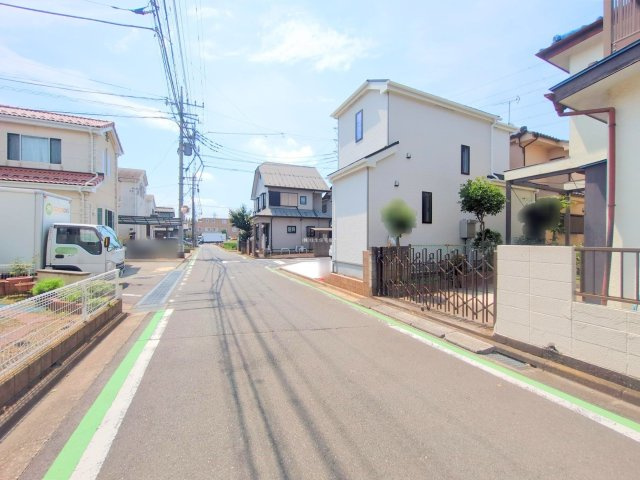 ふじみ野市桜ケ丘３丁目の新築一戸建の前面道路含む現地写真
