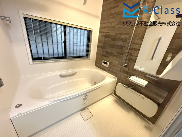 中古戸建　神戸市長田区神楽町3丁目5の浴室|お風呂です
浴室乾燥機付です
窓もあります