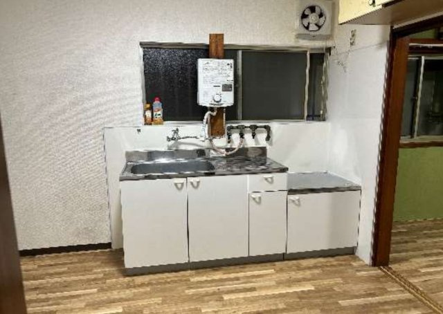 東大阪市渋川町1丁目　利回り10.4％　収益テラスハウス　のキッチン