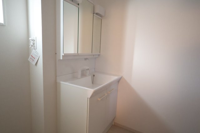 《仲介手数料無料》緑区大字三室7141-1(1号棟)新築一戸建てエルデの独立洗面台